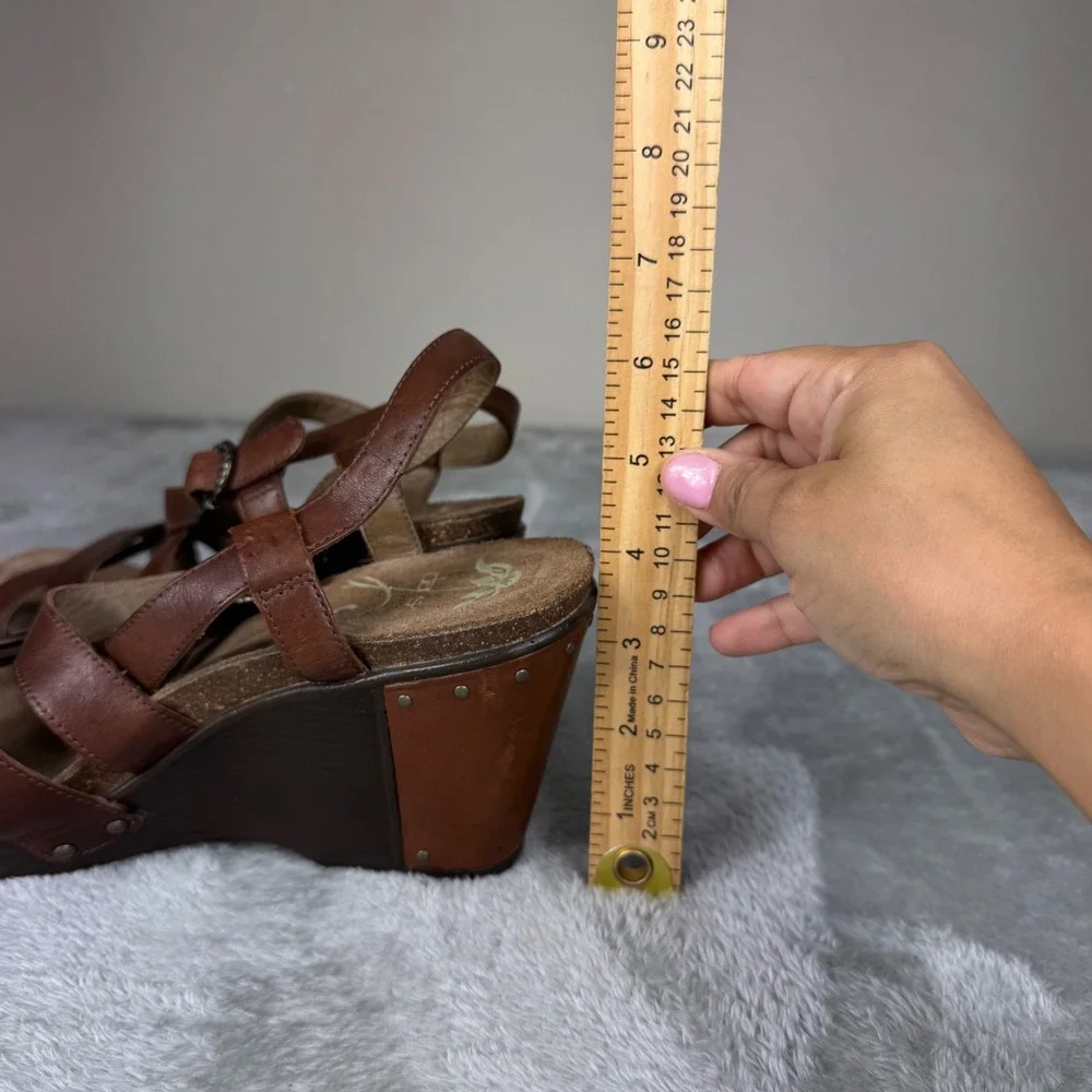 Dansko Women's Size 40(9.5-10) Brown Leather Wedge Sandals Strappy Studded Boho